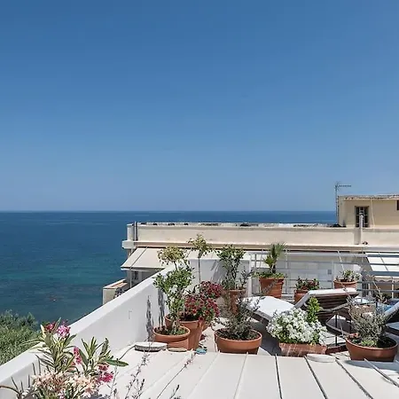Diotima - Astonishing Seaview Apartment Chania (Crete)